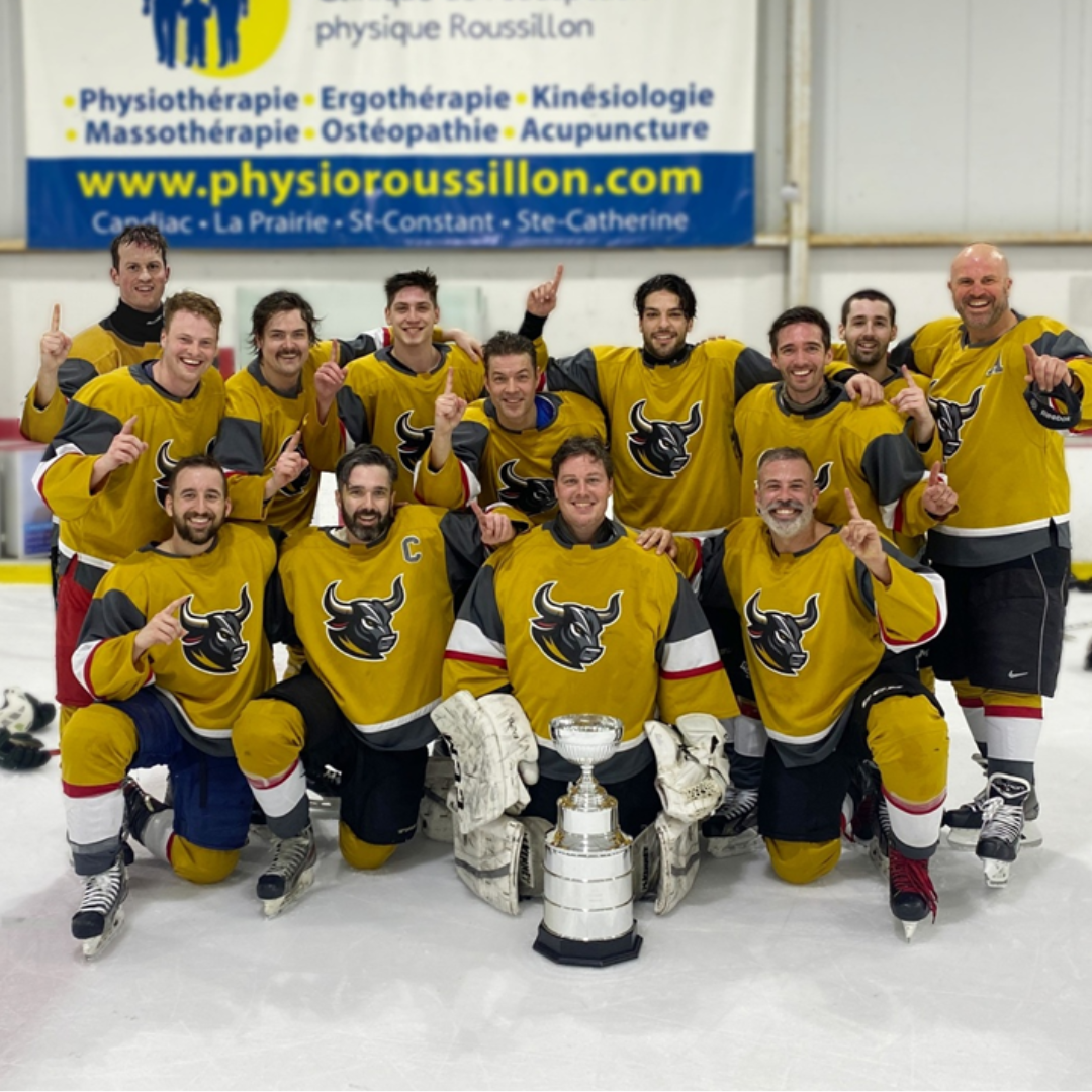 Review and customer photo of custom screen printed jerseys from JerseysMadeEasy from a customer in Waterloo who purchased Kobe K3G Pro jerseys for a tournament team 